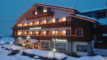 Façade de l’hébergement - soirée/nuit