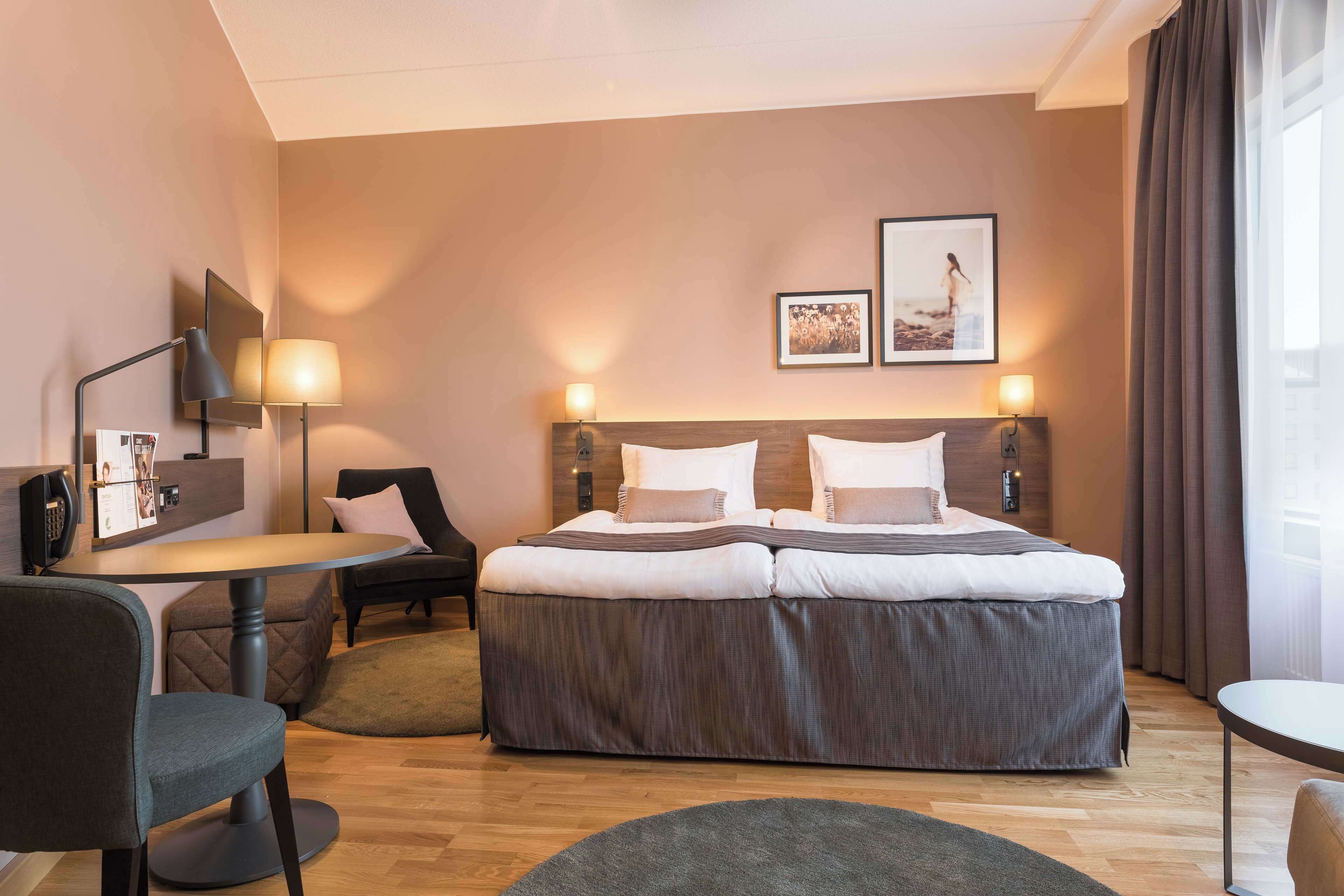 Family Room, 1 King Bed, Annex Building (Three | Superior) | Minibar, in-room safe, desk, blackout drapes