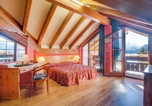 Minibar, in-room safe, desk, cots/infant beds - Hotel Splendid (Pinzolo)