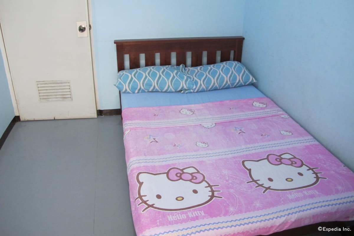 Habitación estándar, 1 cama matrimonial | Ropa de cama de alta calidad y caja de seguridad en la habitación
