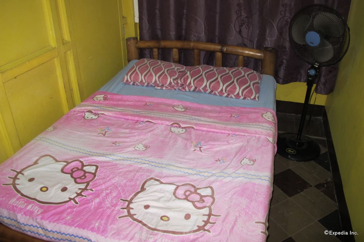 Habitación estándar, 1 cama matrimonial | Ropa de cama de alta calidad y caja de seguridad en la habitación