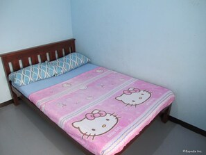 Aircon Room | Premium bedding, in-room safe, individually decorated - Cebu Guest House (Cebu)