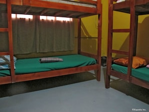 Habitació estàndard | Roba de llit d'alta qualitat i caixa forta a l'habitació