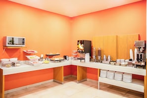 Phục vụ bữa sáng, bữa trưa, bữa tối, món Ý