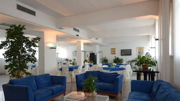 Aamiainen ja illallinen, paikallinen keittiö