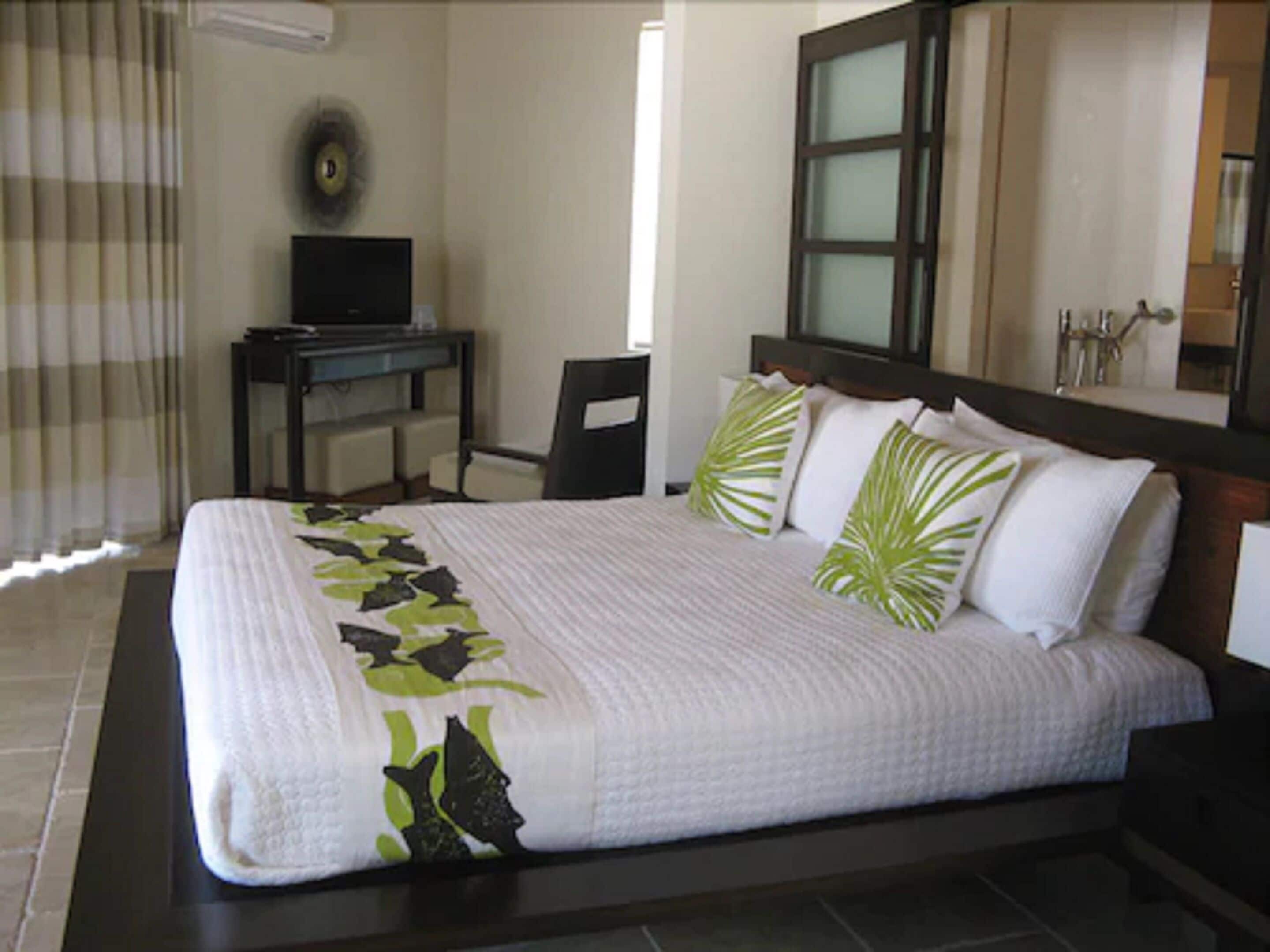 bungalow | 1 bedroom, in-room safe, desk, iron/ironing board