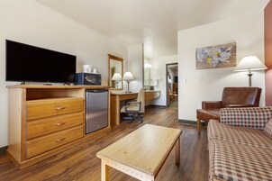 Desk, laptop workspace, iron/ironing board, rollaway beds