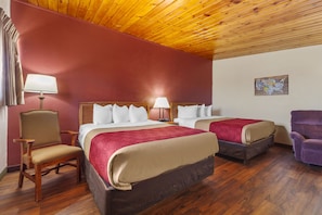 Desk, laptop workspace, iron/ironing board, rollaway beds - Harmony Inn & Suites (Valentine)