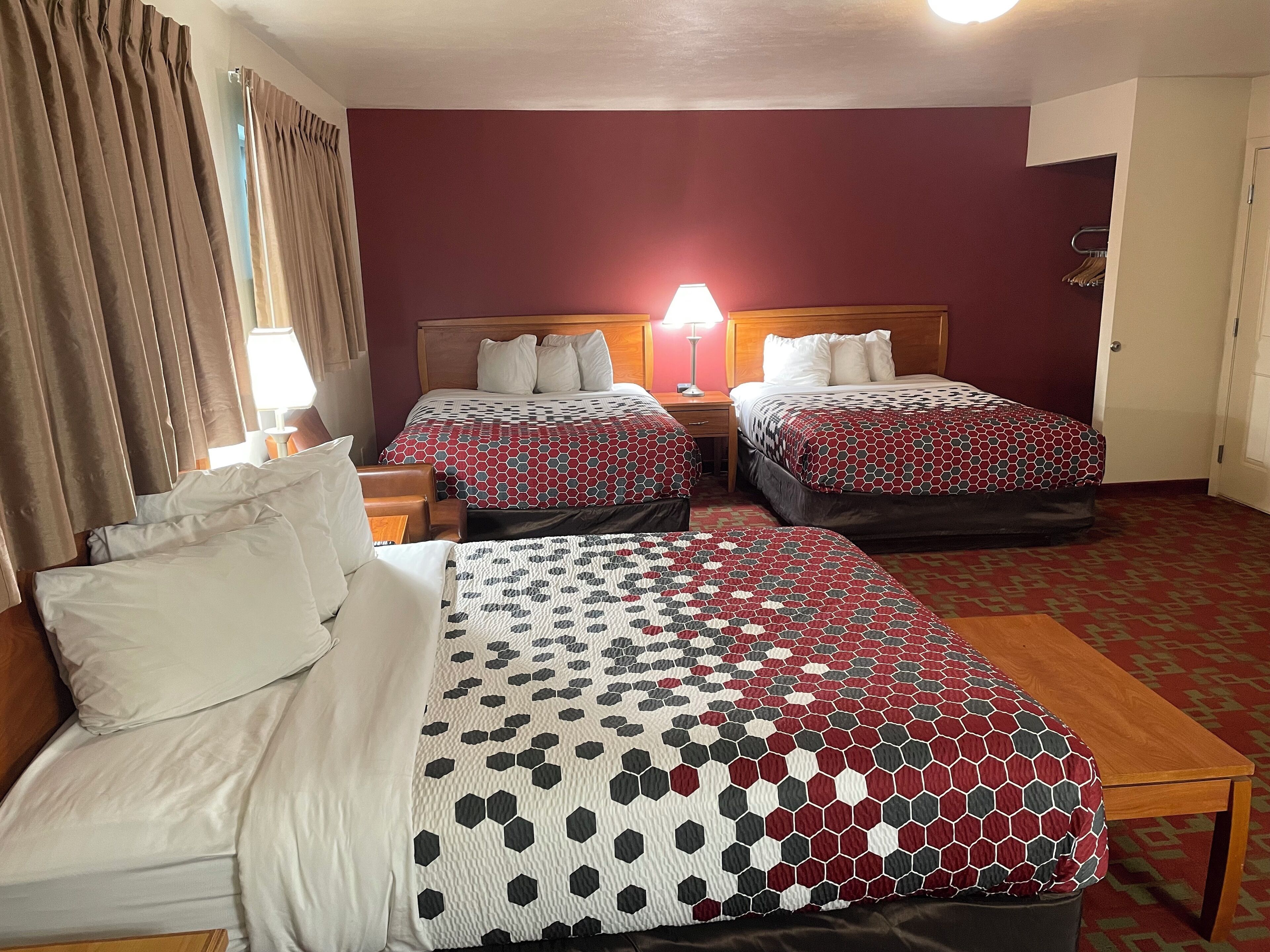 Rum - flera sängar | Skrivbord, arbetsyta för laptop, strykjärn/strykbräda och extrasängar