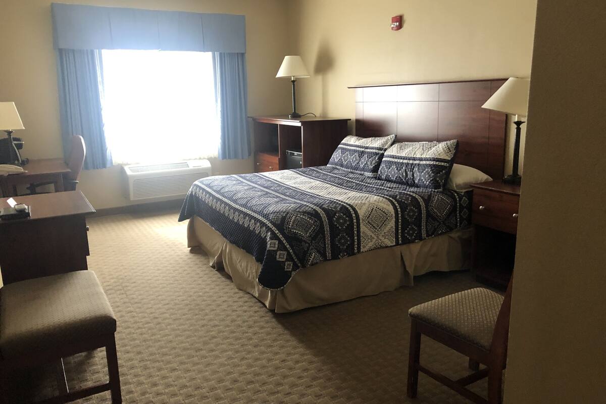 traditional room | iron/ironing board, free wifi, bed sheets, alarm clocks