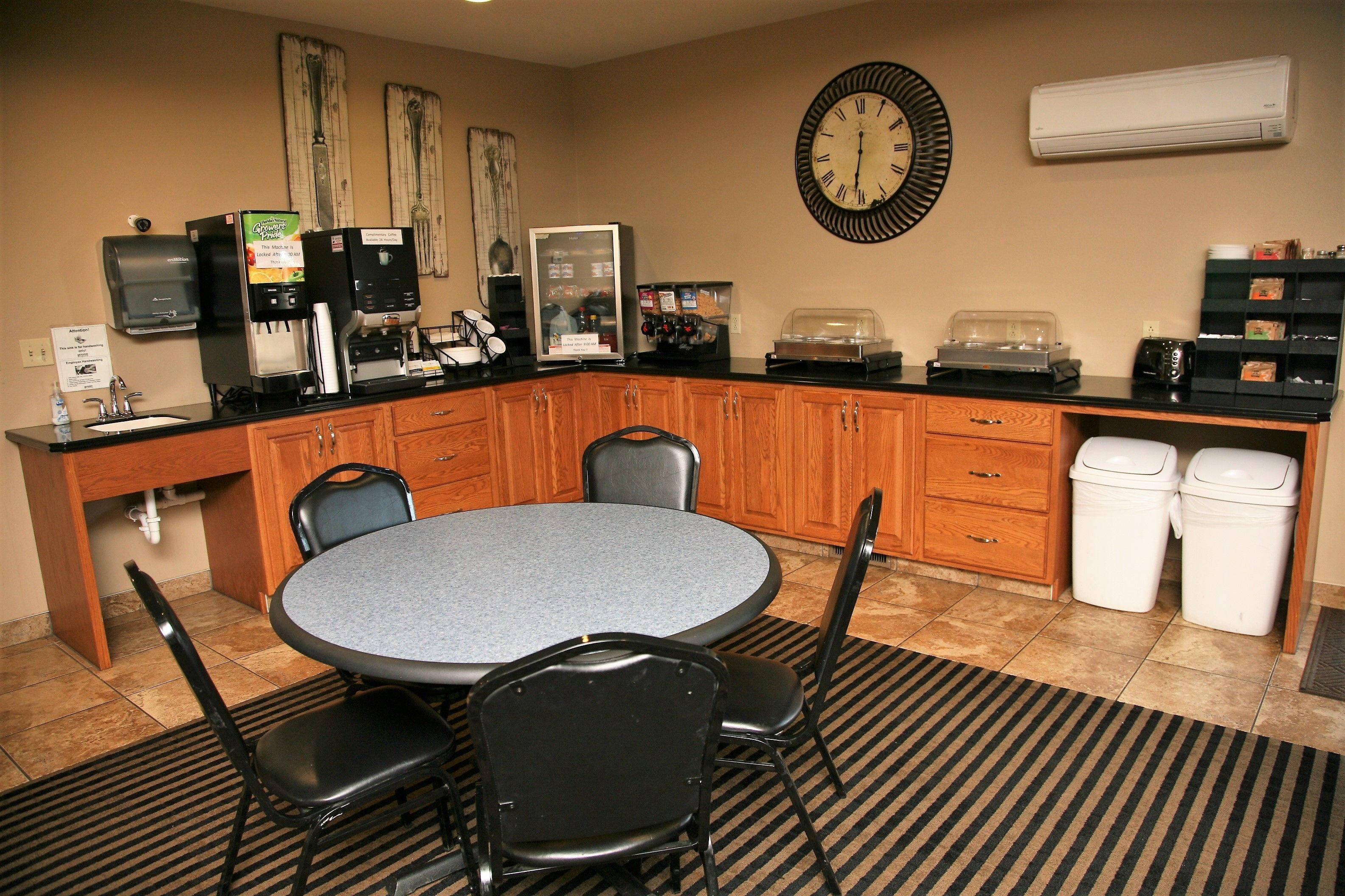 free daily buffet breakfast