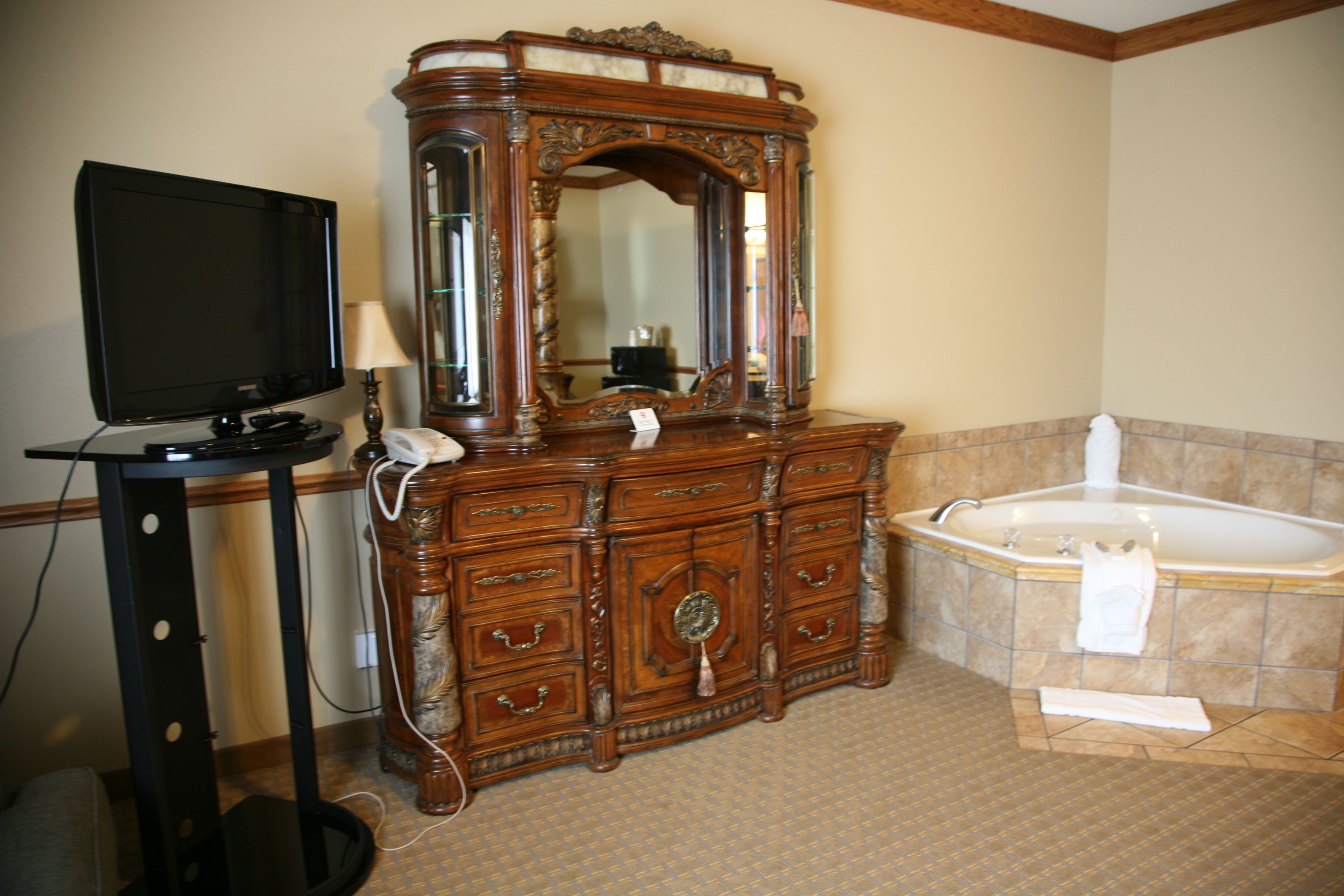 luxury room, 1 king bed, non smoking | jetted bathtub