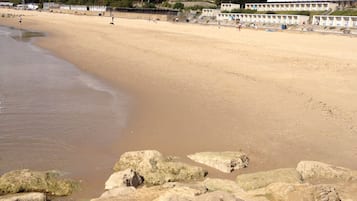 Una spiaggia nelle vicinanze