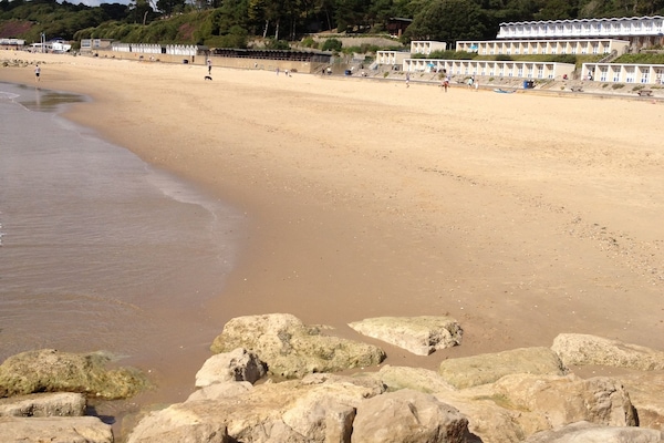 Beach nearby, 4 beach bars