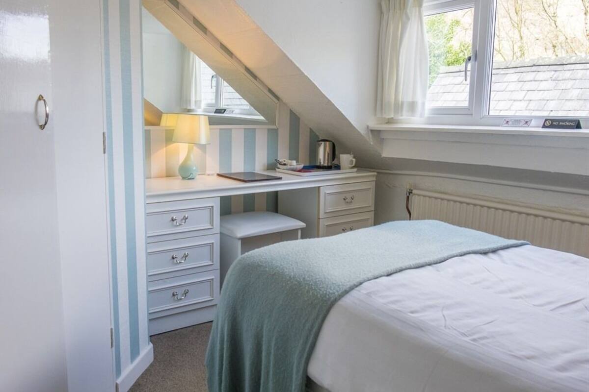 single room, ensuite