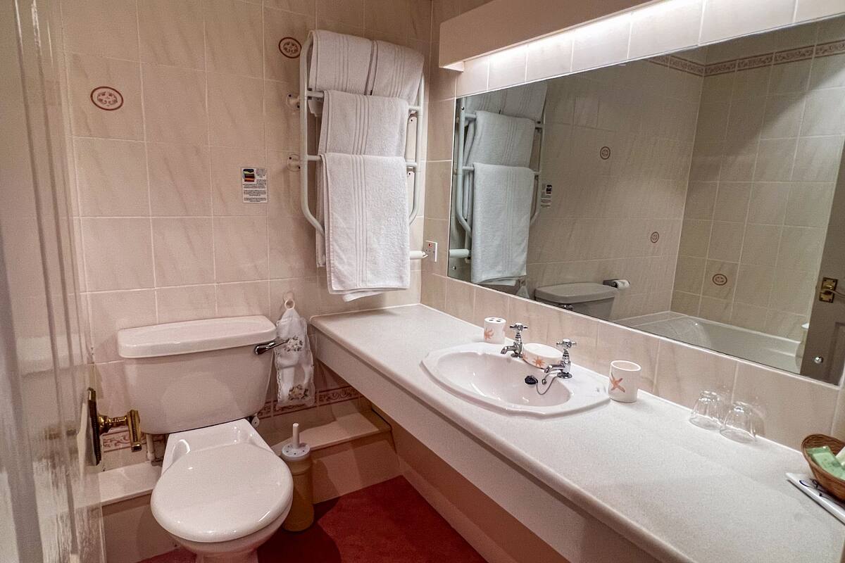 twin room, ensuite | bathroom