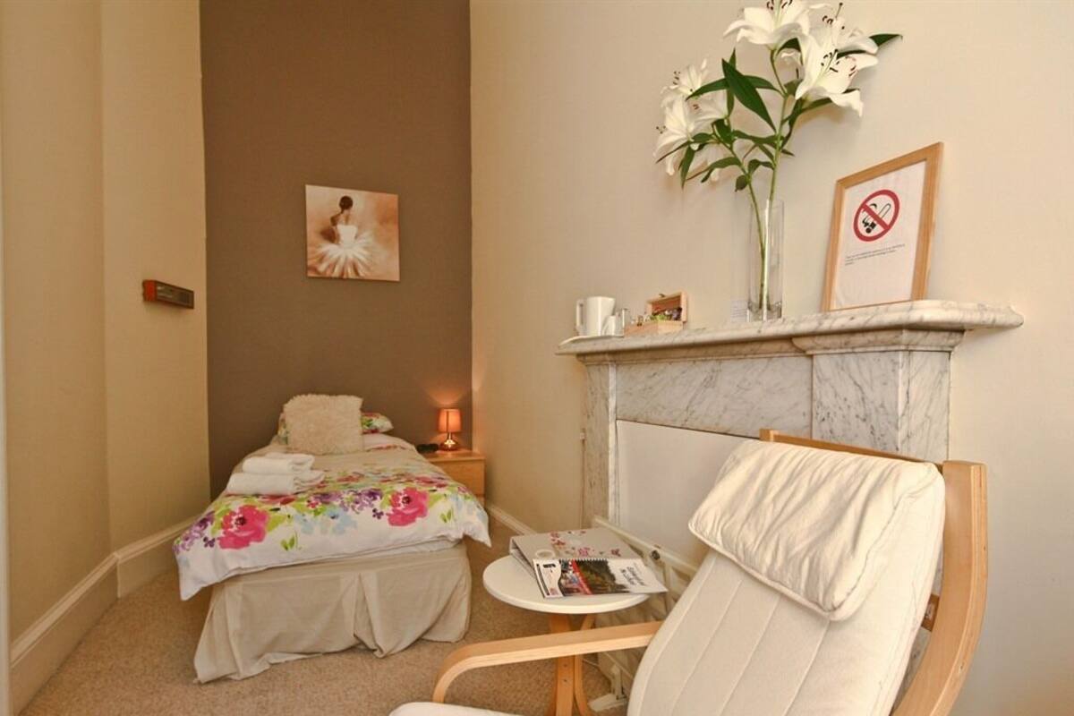 Basic Single Room, Shared Bathroom (Room 4)