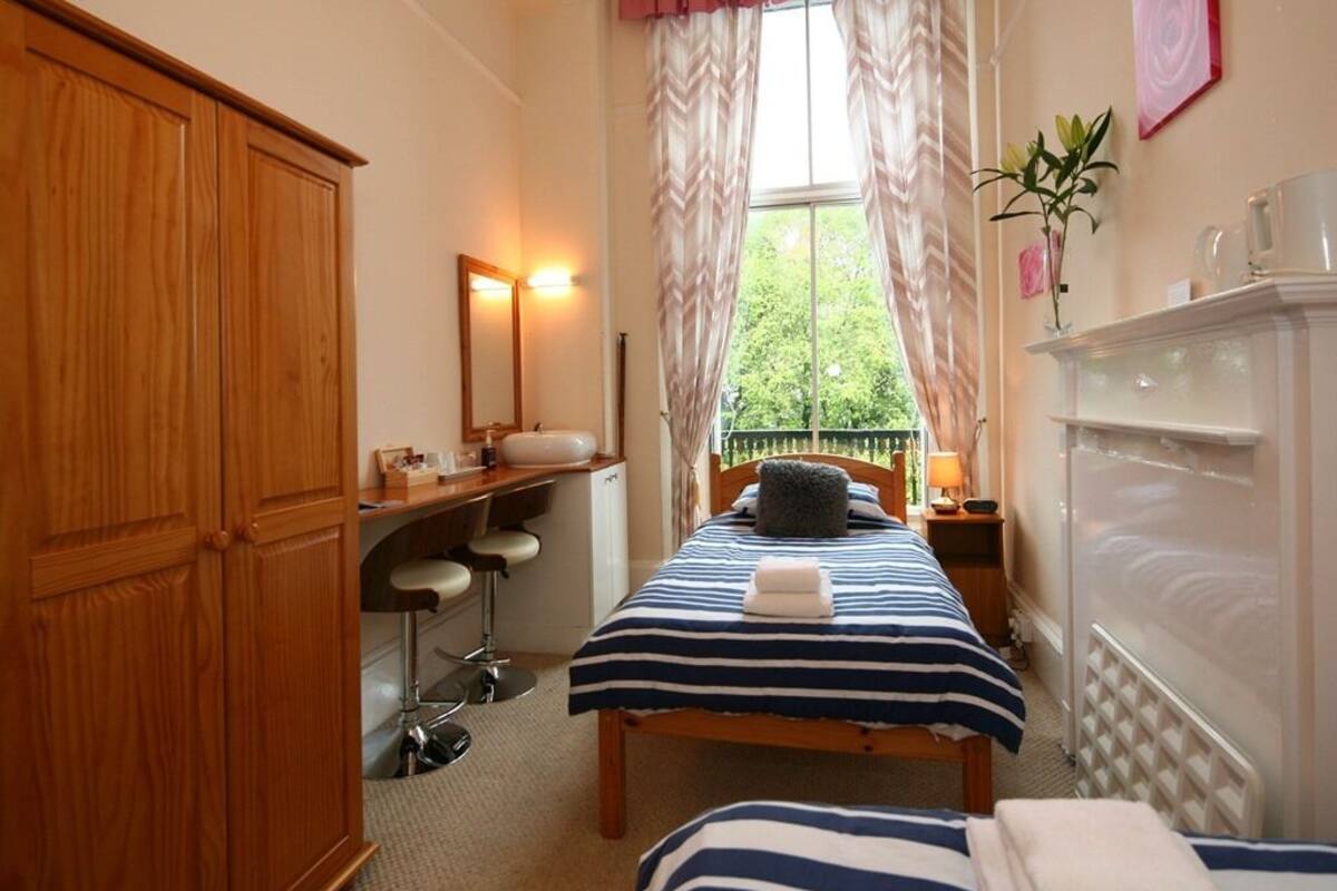 Twin Room, Shared Bathroom (Room 2)