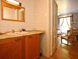 Suite, Ensuite (Room ) | Bathroom