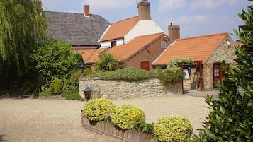 Vista frontal de la propiedad