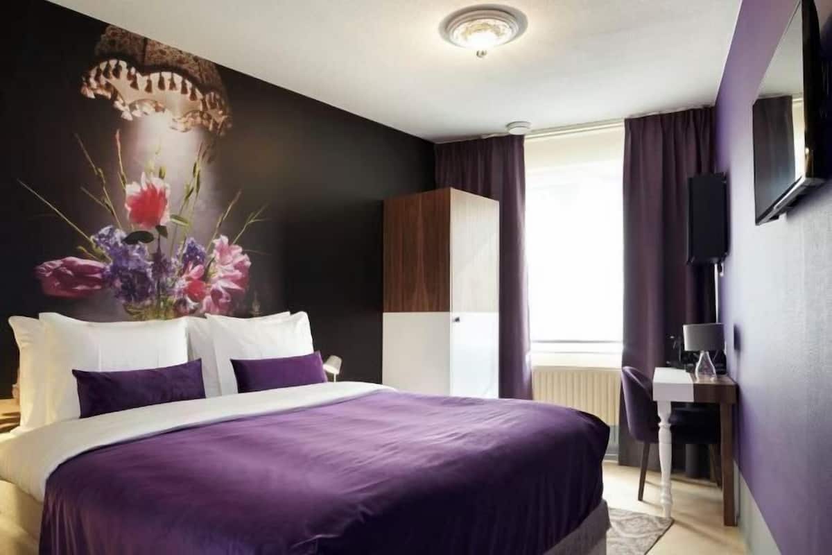 Luxe beddengoed, pillowtop-bedden, een minibar met enkele gratis items