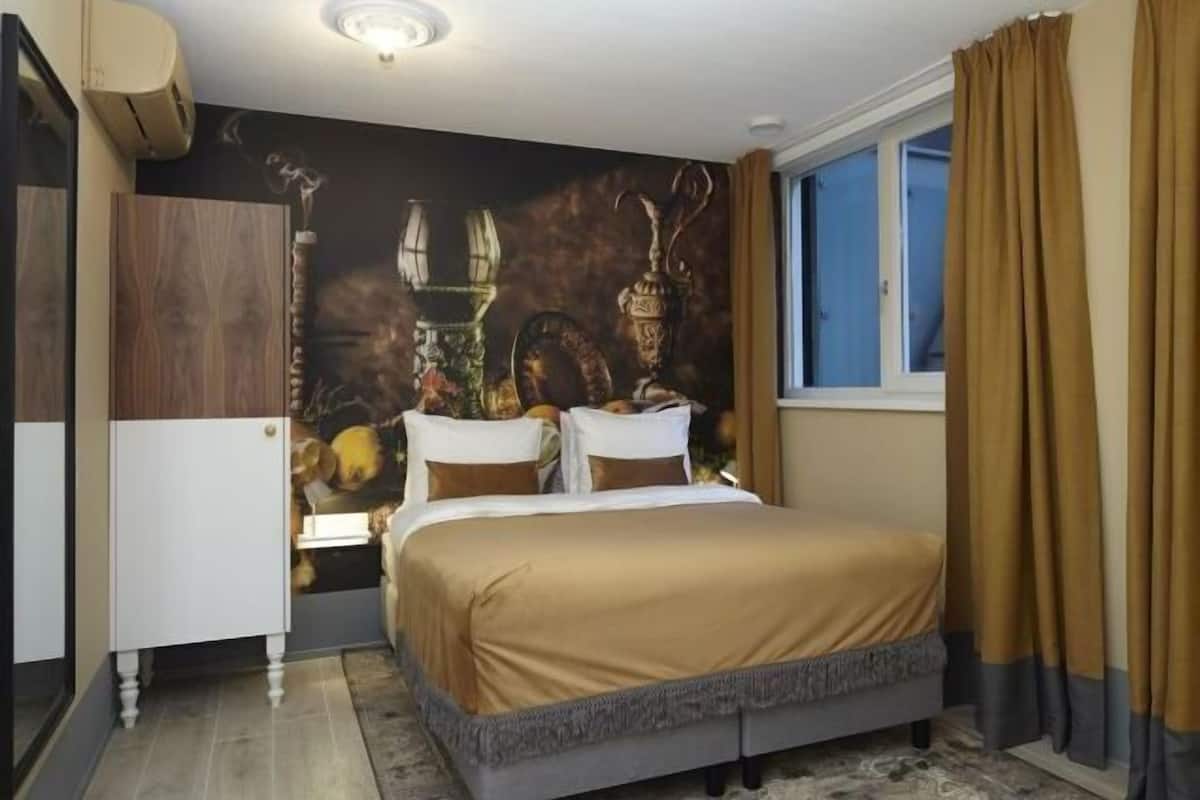 Premium bedding, pillow-top beds, free minibar items, in-room safe