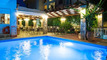 Alberca al aire libre por temporada