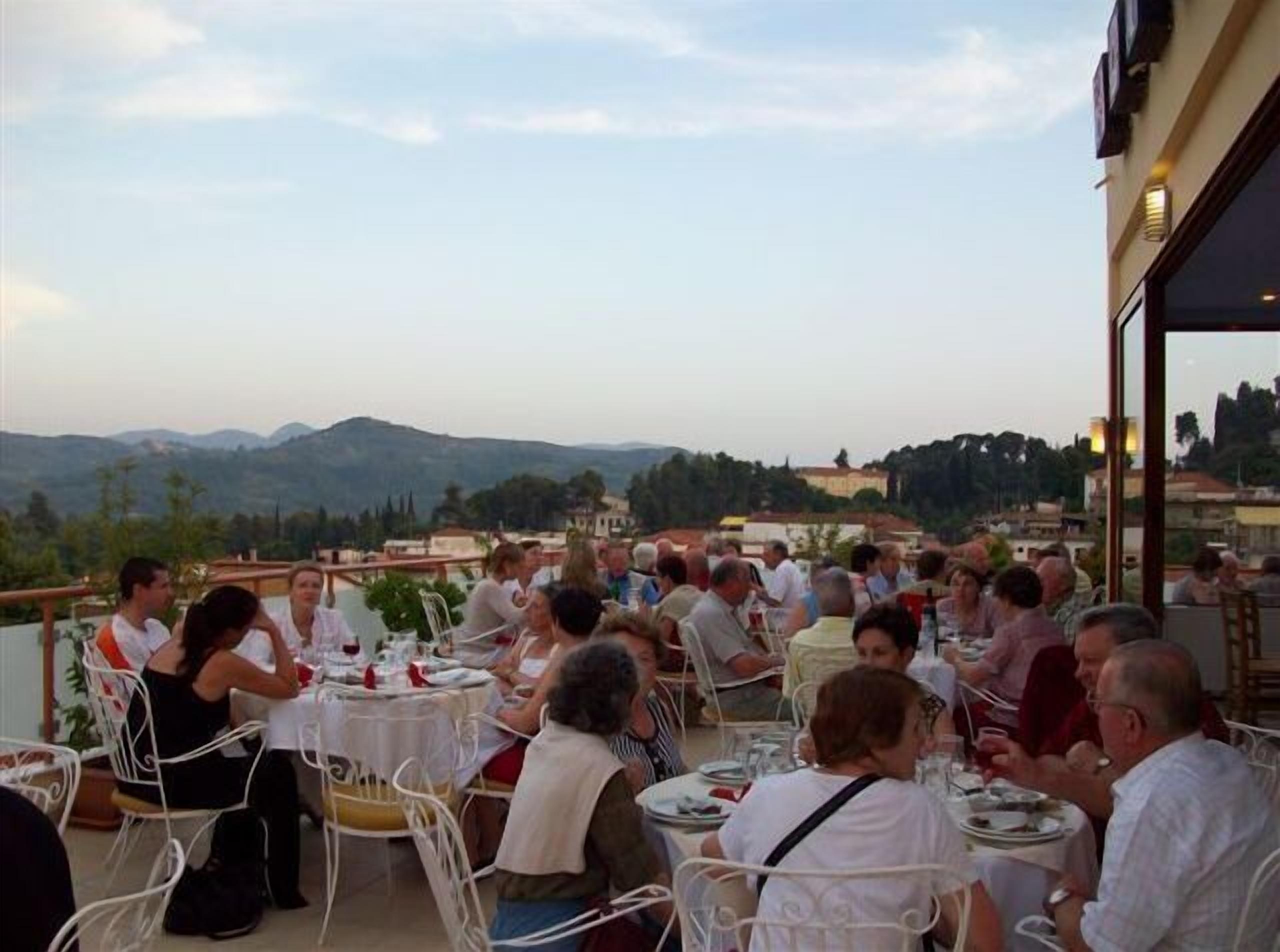 Breakfast, lunch and dinner served