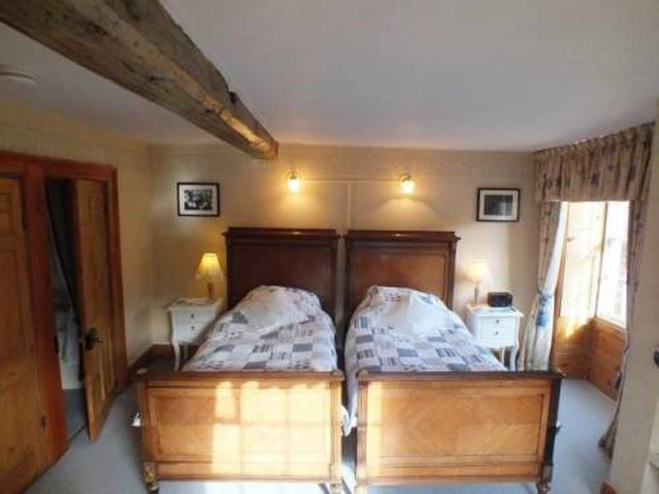 Twin Room | Iron/ironing board, free WiFi