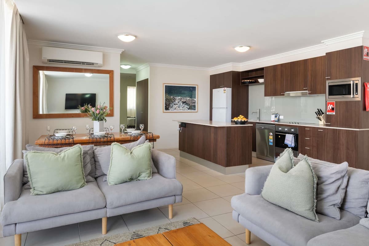 Departamento Deluxe, 3 habitaciones, con acceso para personas discapacitadas | Minibar, caja de seguridad en la habitación y escritorio