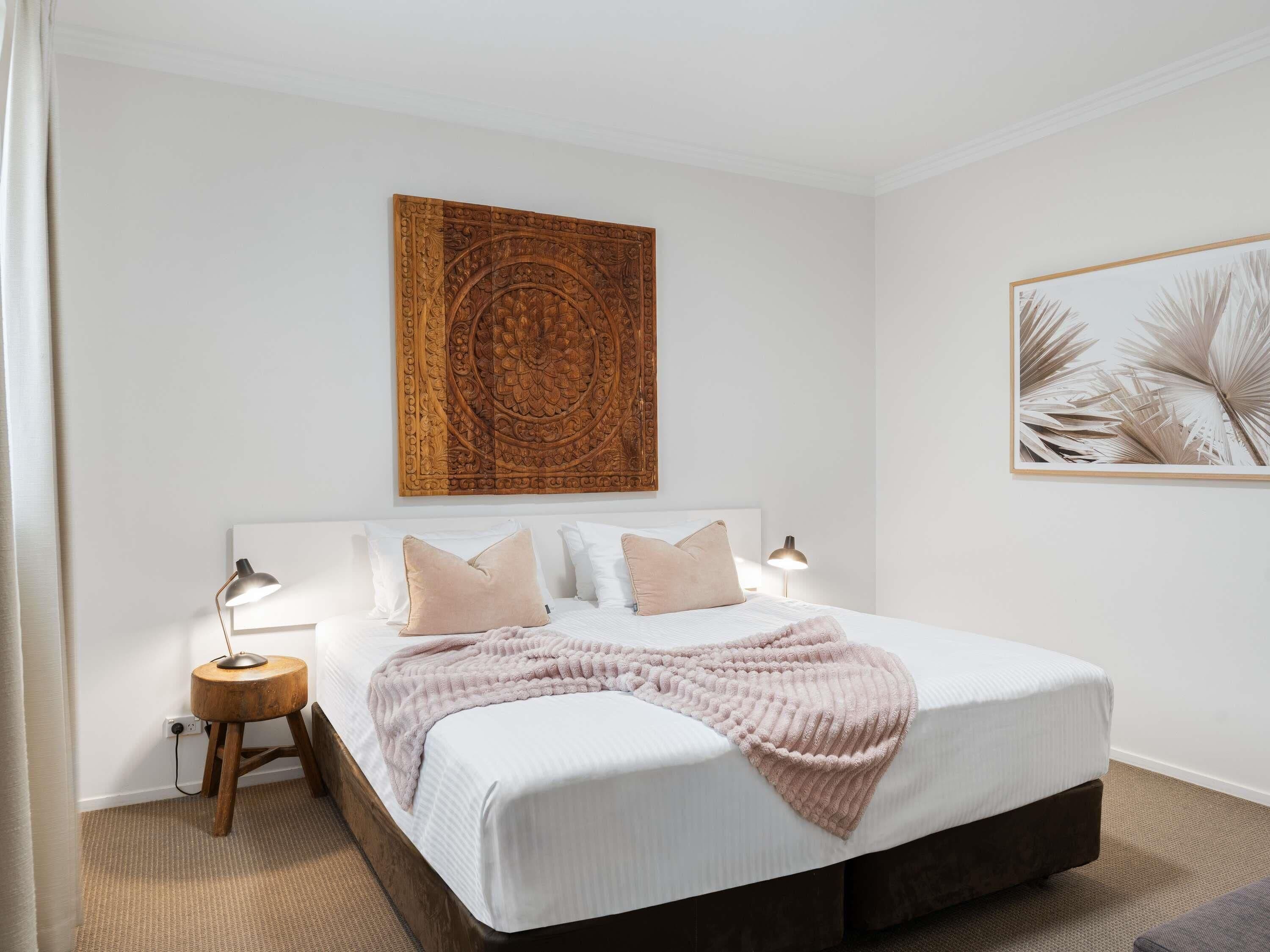 Superior Room, 1 Katil Raja (King) | Bar mini, peti besi dalam bilik, meja, langsir/tirai gelap terus 