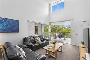 50-inch TV with digital channels - Verano Resort (Noosaville)