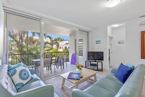 50-inch TV with digital channels - Verano Resort (Noosaville)