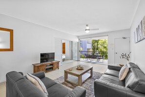 Apartment, 1 Bedroom, Garden View | Living area - Verano Resort (Noosaville)