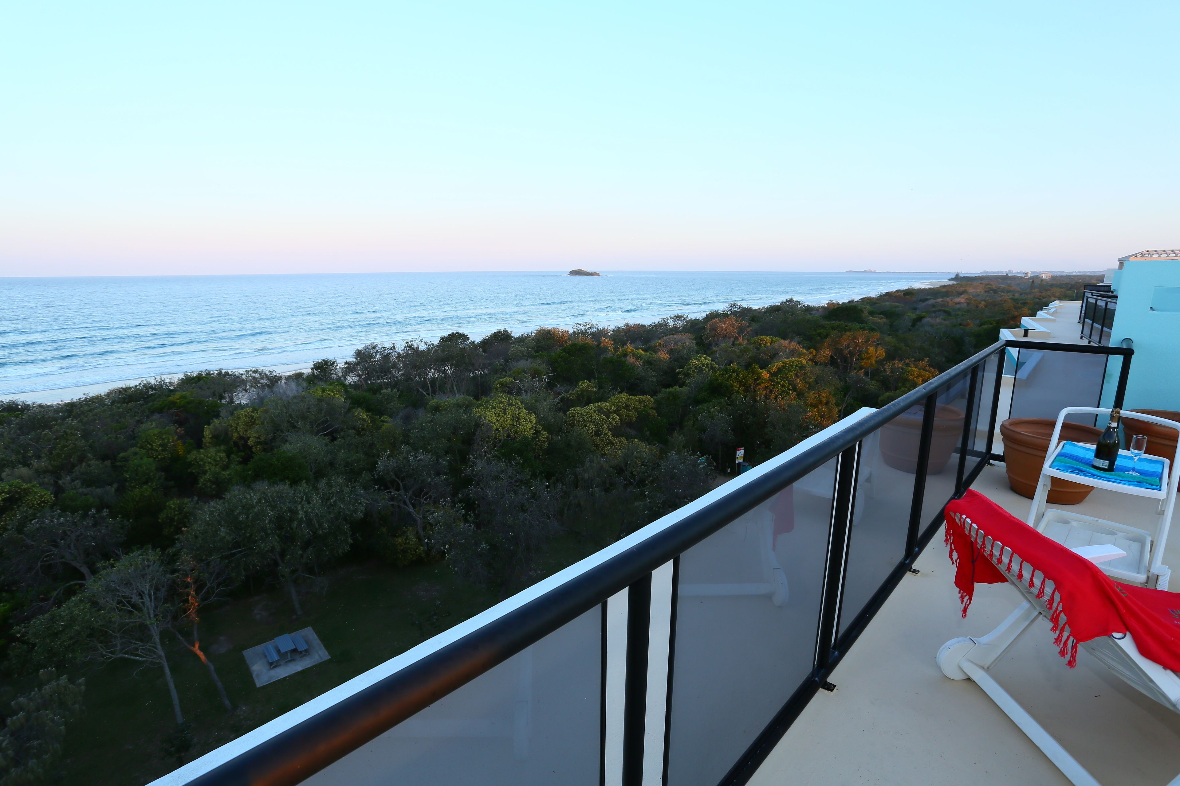 Apartamento, 3 quartos, vista para o oceano | Quartos à prova de som, ferros/tábuas de passar roupa, Wi-Fi de cortesia