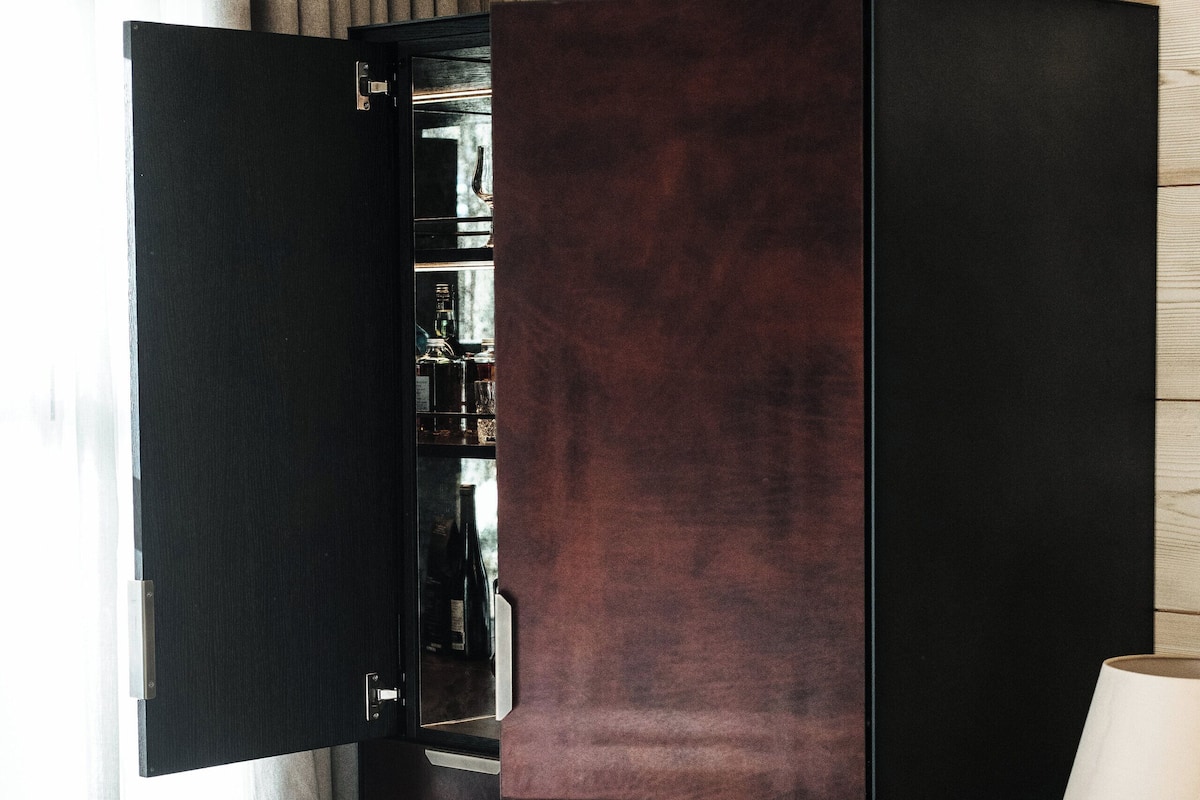 Classic Room | 5 bedrooms, minibar, in-room safe, individually furnished