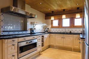 5 bedrooms, minibar, in-room safe, individually furnished