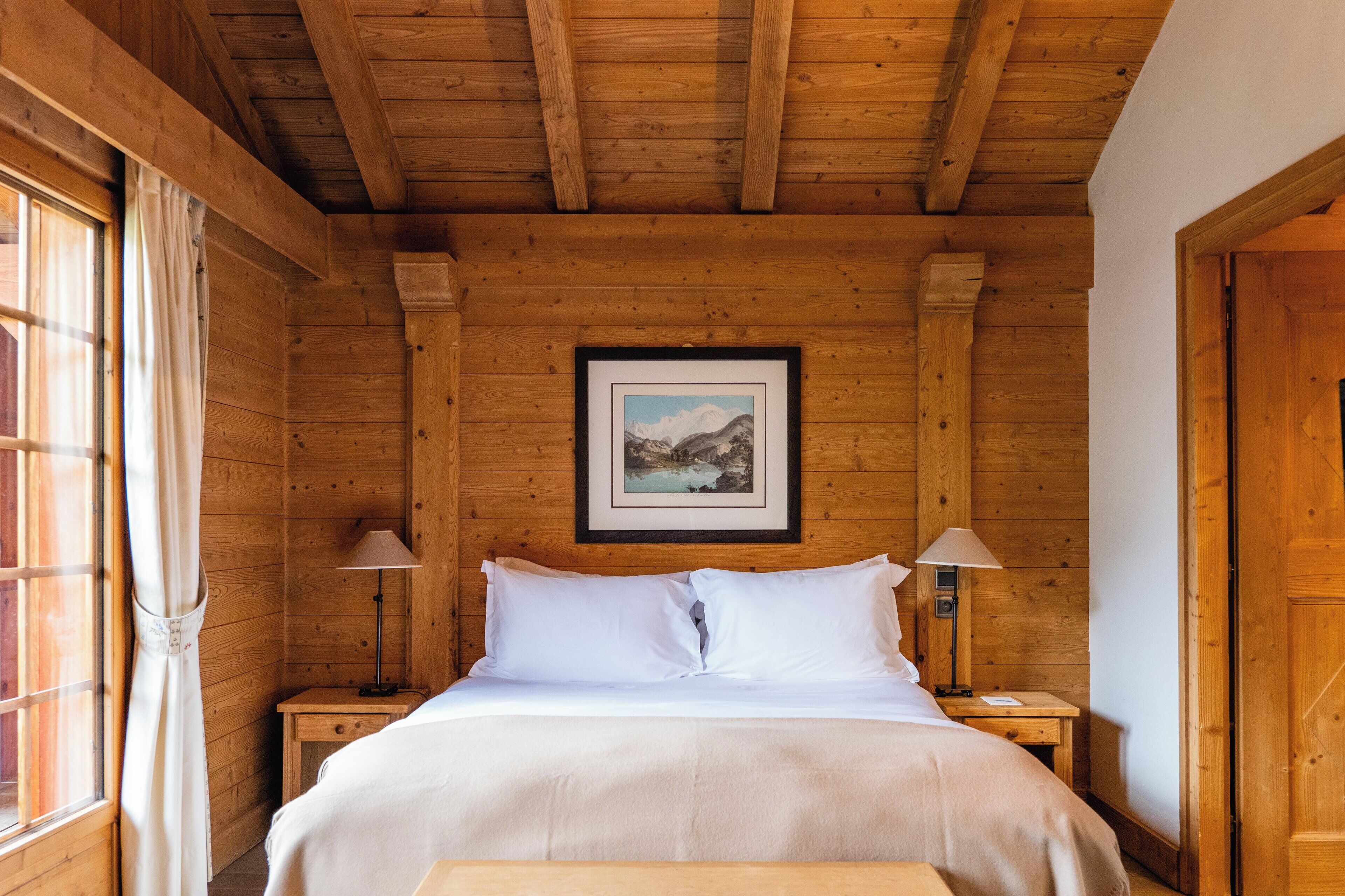 5 bedrooms, minibar, in-room safe, individually furnished