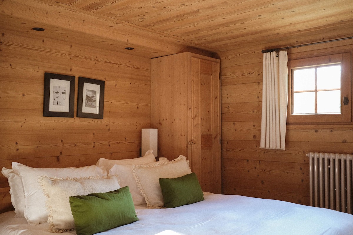 Suite, 3 Bedrooms | 5 bedrooms, minibar, in-room safe, individually furnished