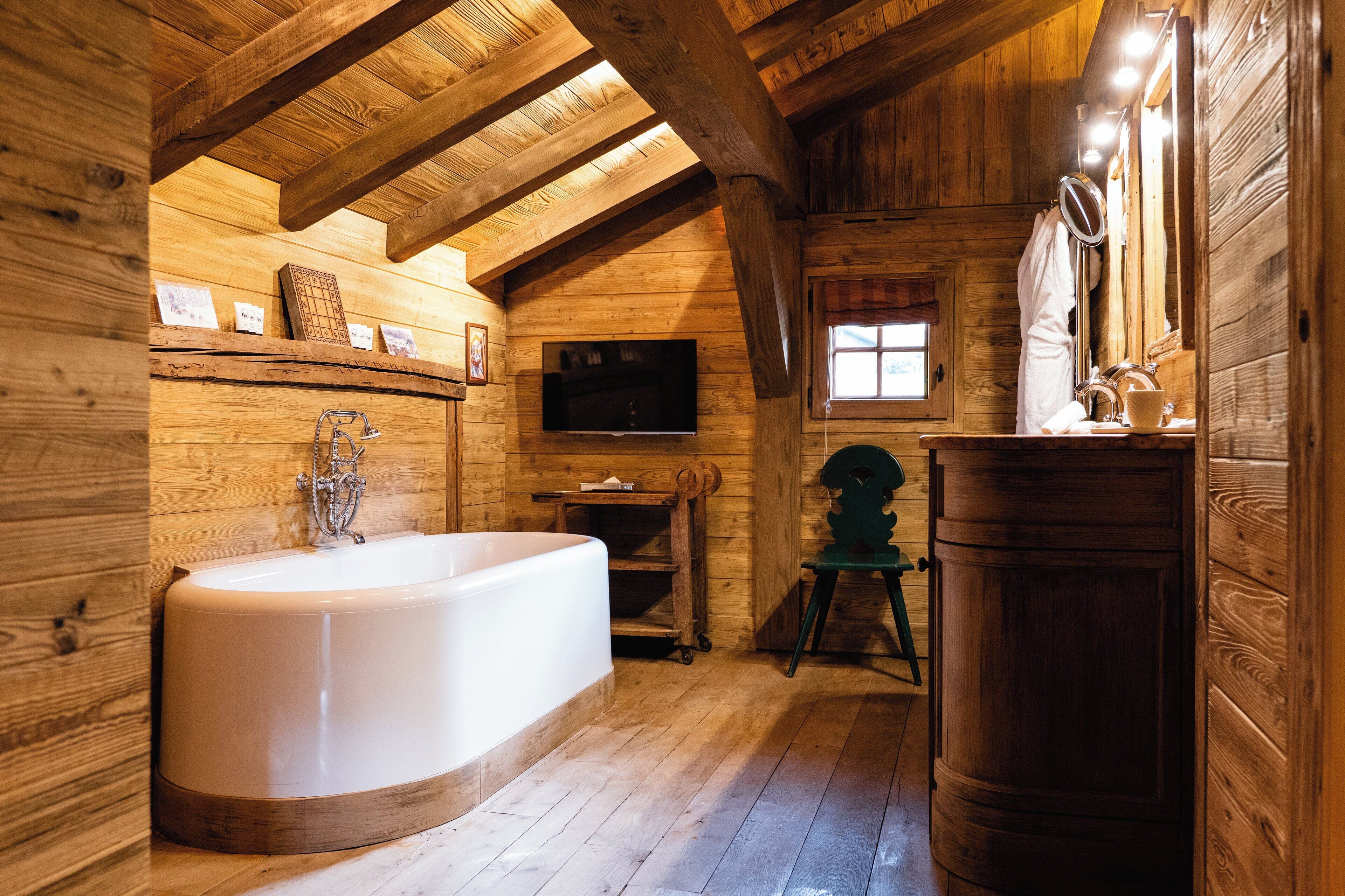 5 bedrooms, minibar, in-room safe, individually furnished