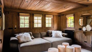Donatien Chalet, 5 bedrooms Premium | Frigobar, cofres nos quartos, individualmente mobiliados