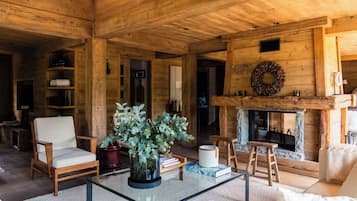 Donatien Chalet, 5 bedrooms Premium | 5 bedrooms, minibar, in-room safe, individually furnished