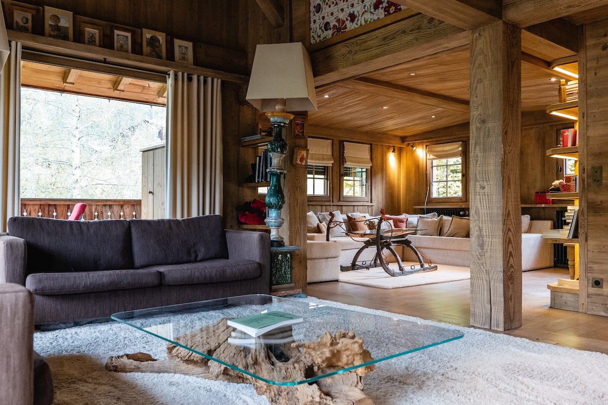 Donatien Chalet, 5 bedrooms Premium | Woonruimte | Een flatscreentelevisie