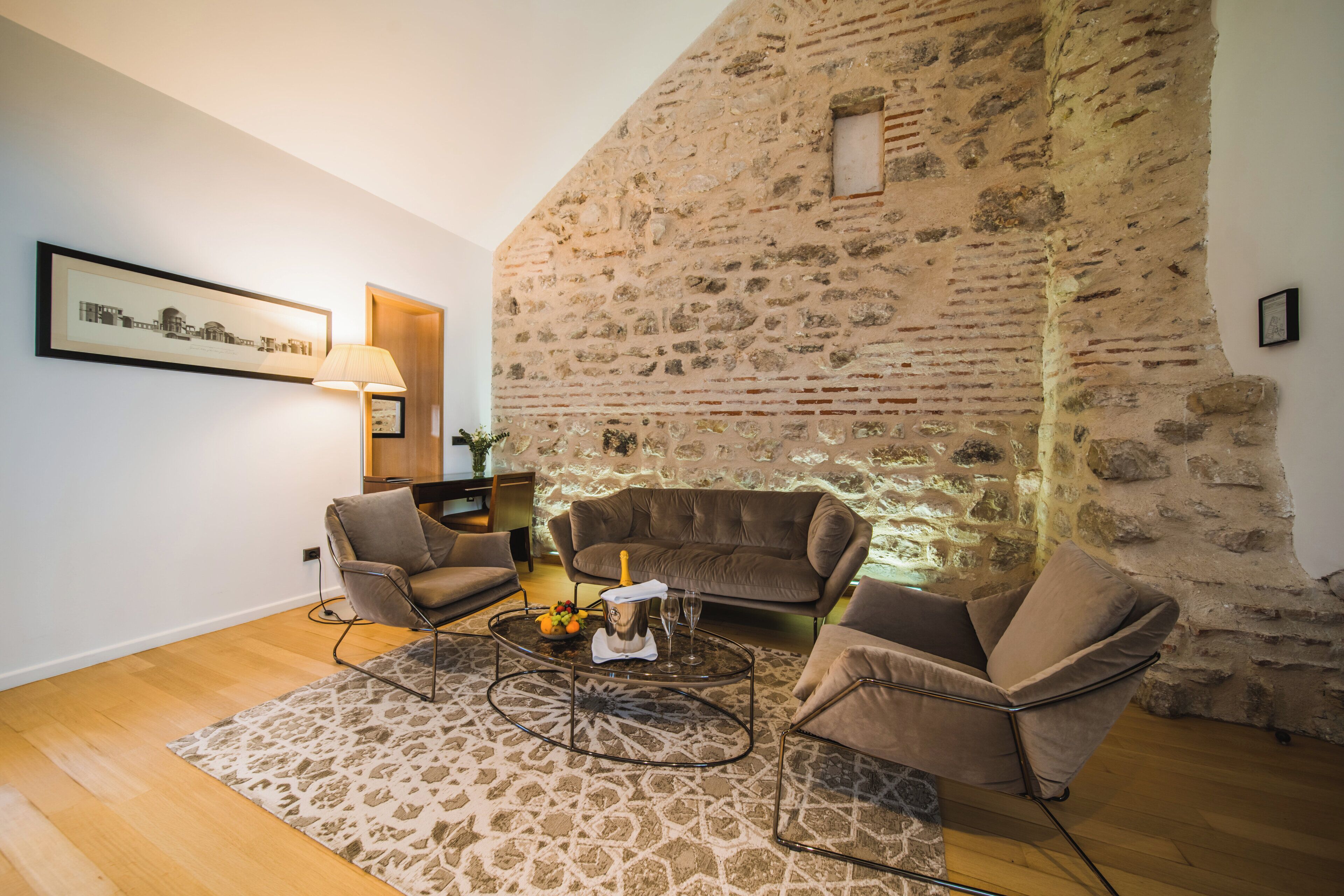 luxury suite | egyptian cotton sheets, hypo-allergenic bedding, memory-foam beds