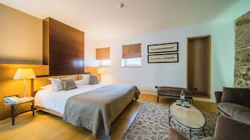 Junior Suite | Egyptian cotton sheets, hypo-allergenic bedding, memory foam beds