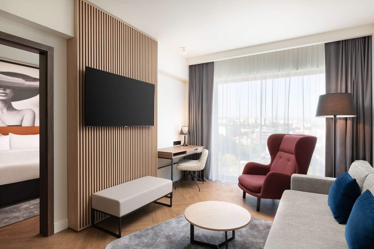 Family Room | 1 bedroom, minibar, in-room safe, desk