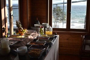 Breakfast buffet - Puerto Chico Hotel (Puerto Varas)