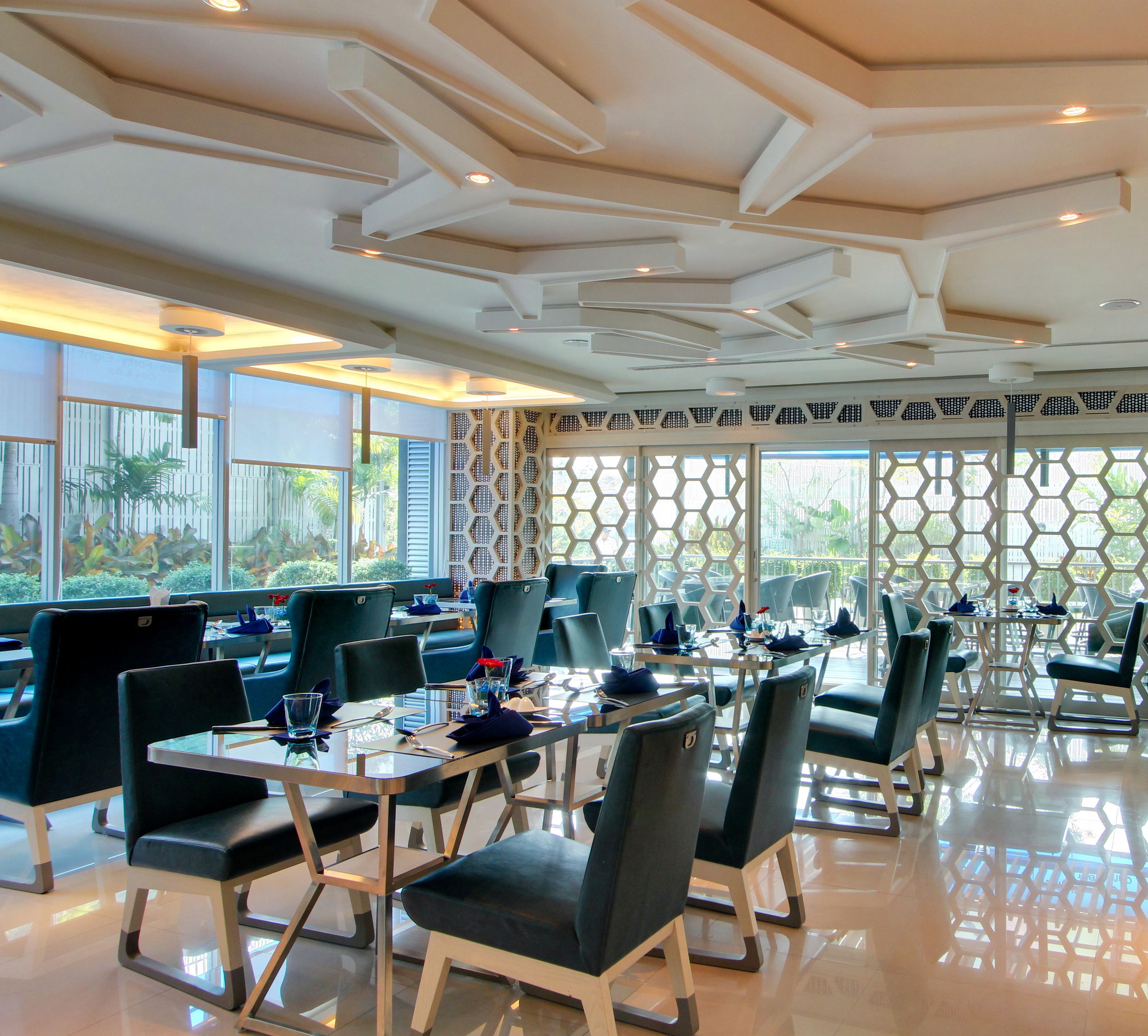 بوفيه فطور يوميًا بتكلفة قدرها (300 THB للشخص)