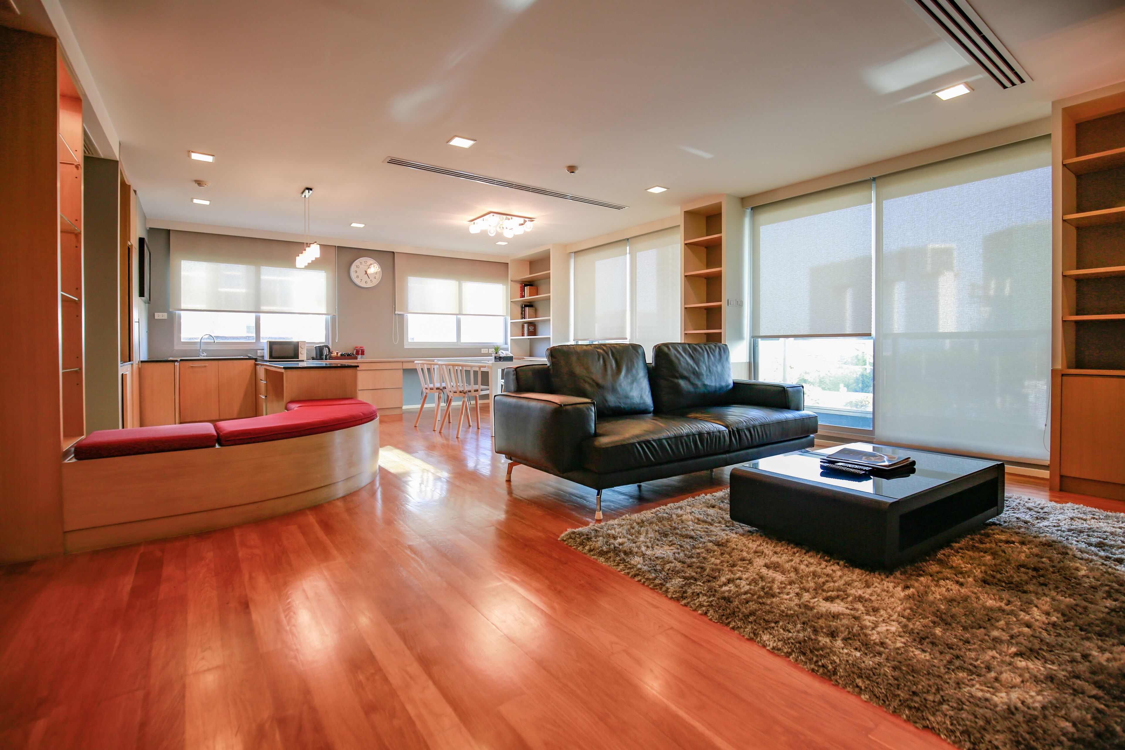 executive suite, 2 bedrooms | living area | 32-inch flat-screen tv with cable channels, tv