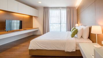 Executive Suite, 2 Bedrooms | Minibar, in-room safe, desk, laptop workspace